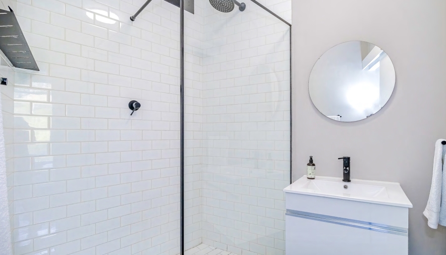 1 Bedroom Property for Sale in Vredehoek Western Cape